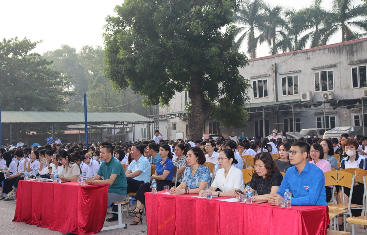 Các đại biểu tham dự Hội thi học sinh trường THPT Mỹ Hào với công tác phòng, chống tệ nạn xã hội năm 2024