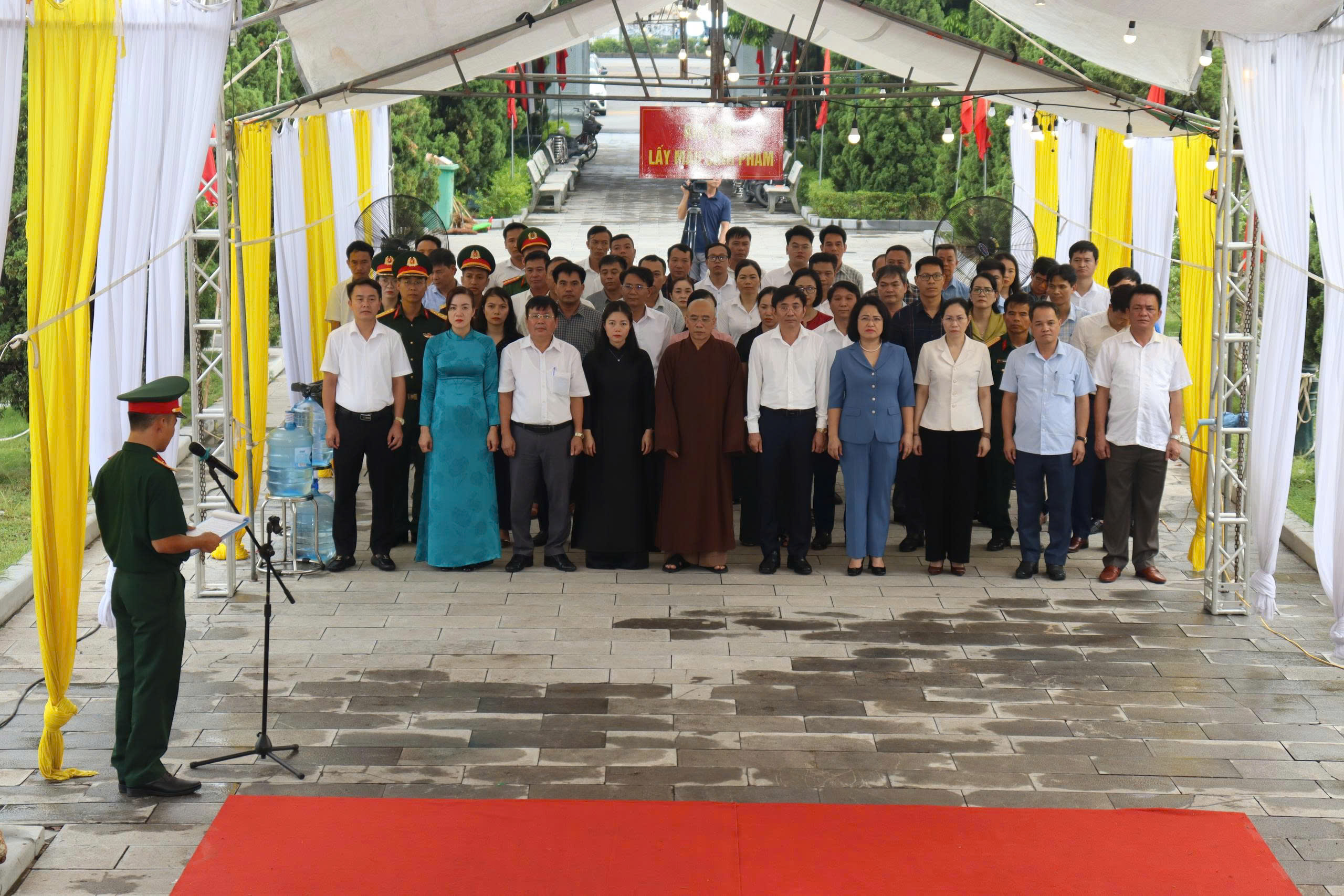 Lễ dâng hương, cầu siêu lấy mẫu hài cốt liệt sĩ chưa xác định được thông tin tại Nghĩa trang liệt sĩ Mỹ Hào