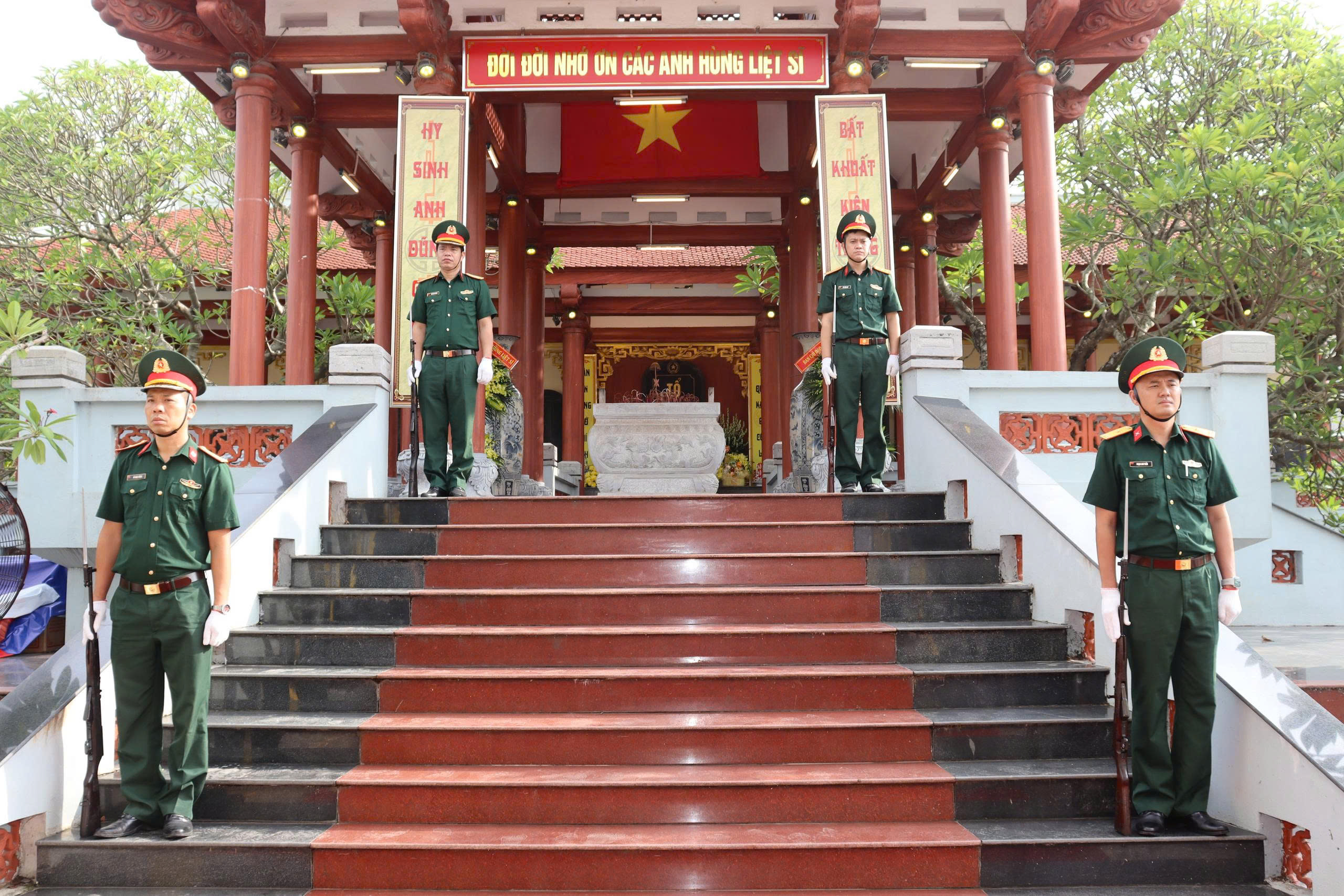 Phường Mỹ Hào lấy mẫu ADN đối với các phần mộ liệt sĩ chưa xác định được thông tin