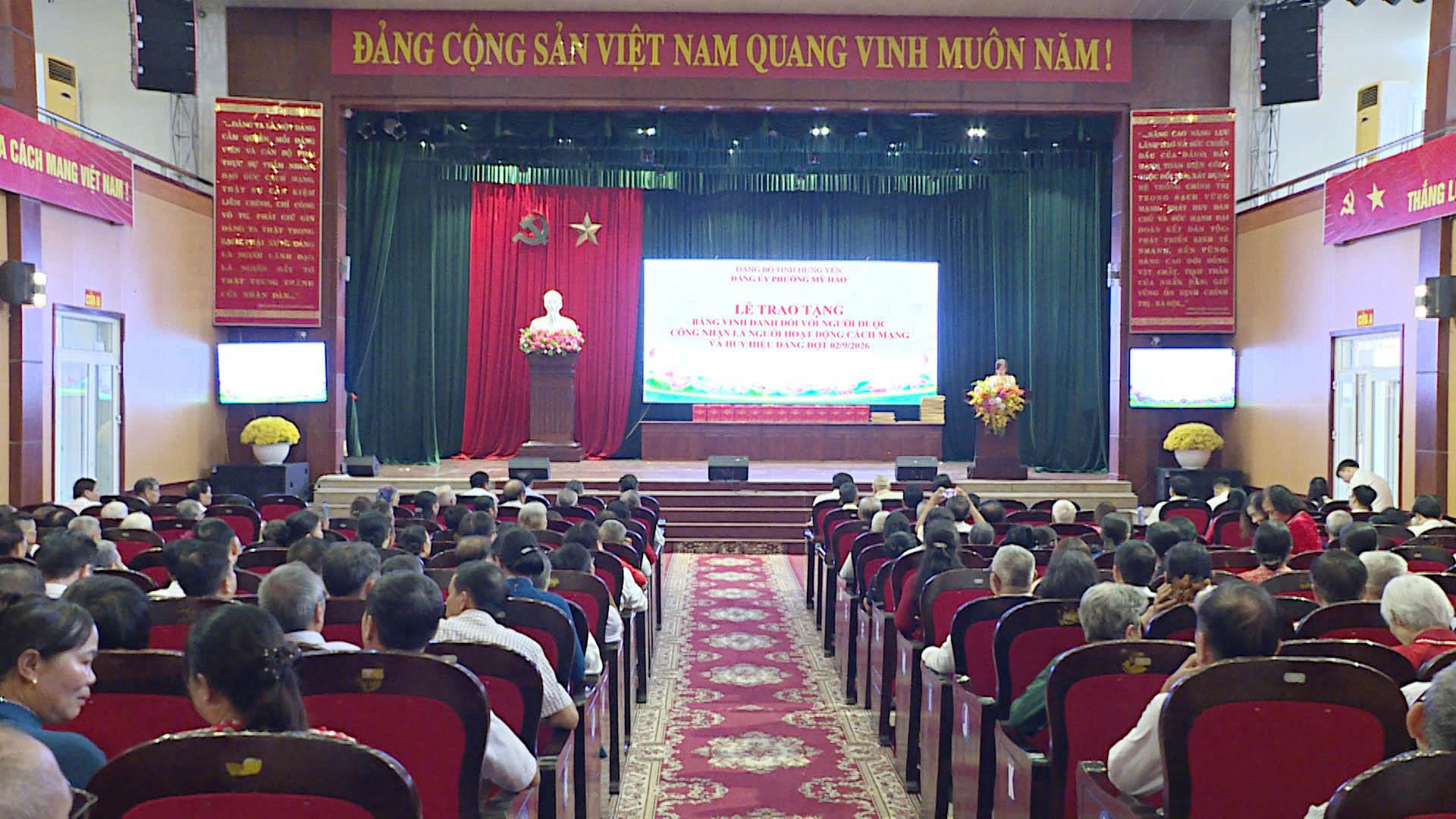 Lễ trao Bằng vinh danh đối với người hoạt động cách mạng và Huy hiệu Đảng đợt 2/9/2026