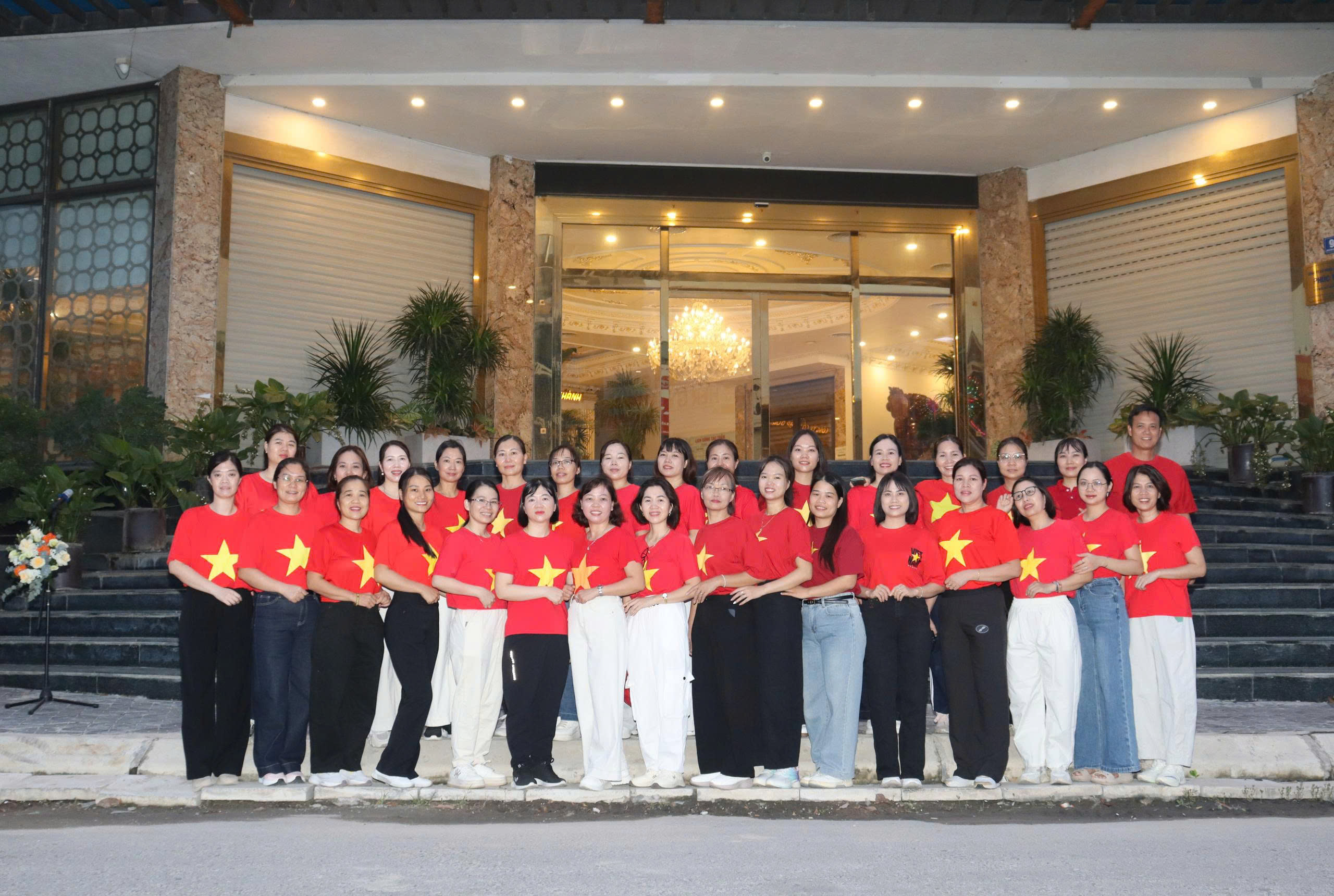 Phường Mỹ Hào tổ chức thành công chương trình đi bộ “Cùng Việt Nam tiến bước” năm 2026