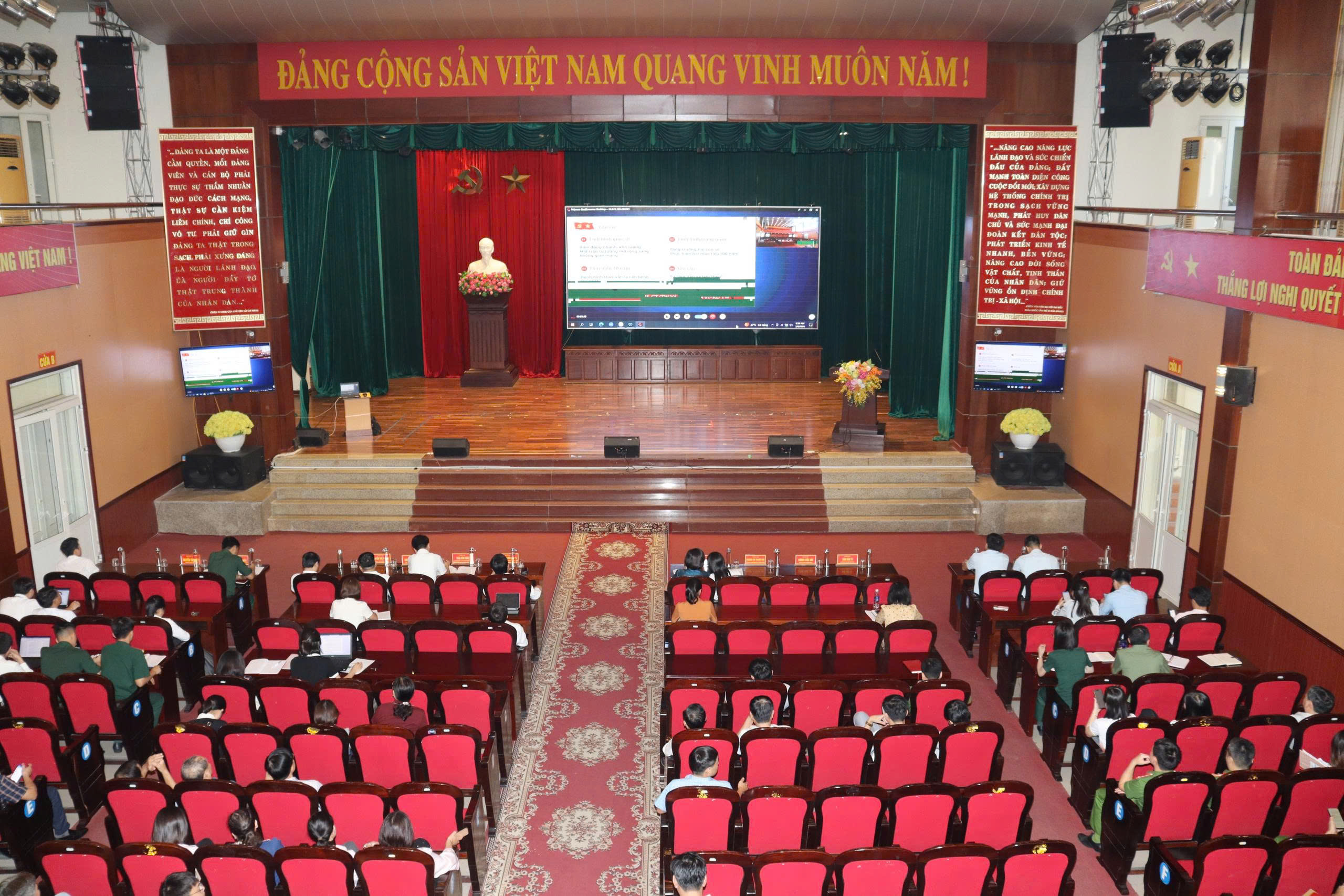 Phường Mỹ Hào tham dự Hội nghị toàn quốc nghiên cứu, học tập, quán triệt và triển khai thực hiện một số Nghị quyết, Chỉ thị của Bộ Chính trị
