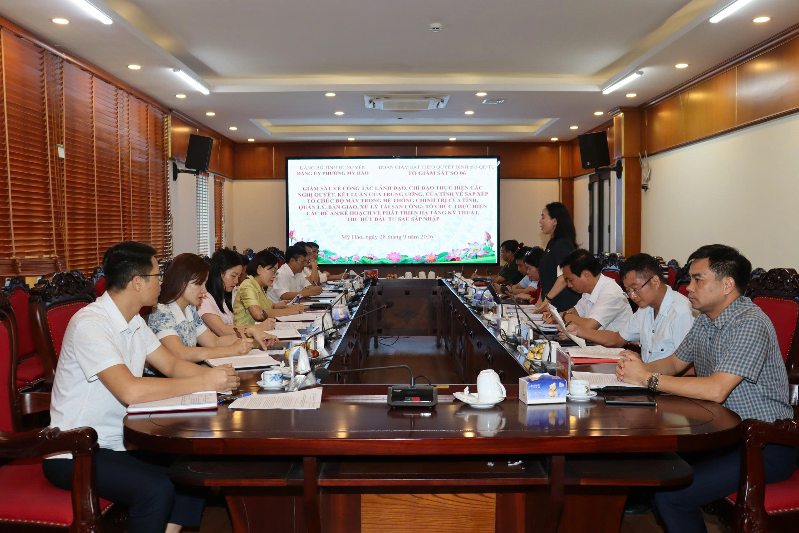 Tổ giám sát số 6 của Ban Thường vụ Tỉnh ủy làm việc với Ban Thường vụ Đảng ủy phường Mỹ Hào về công tác lãnh đạo, chỉ đạo thực hiện các nghị quyết, kết luận của Trung ương, của Tỉnh về sắp xếp tổ chức bộ máy trong hệ thống chính trị của tỉnh; quản lý, bàn giao, xử lý tài sản công; tổ chức thực hiện các đề án, kế hoạch về phát triển hạ tầng kỹ thuật, thu hút đầu tư sau sáp nhập tại phường Mỹ Hào.
