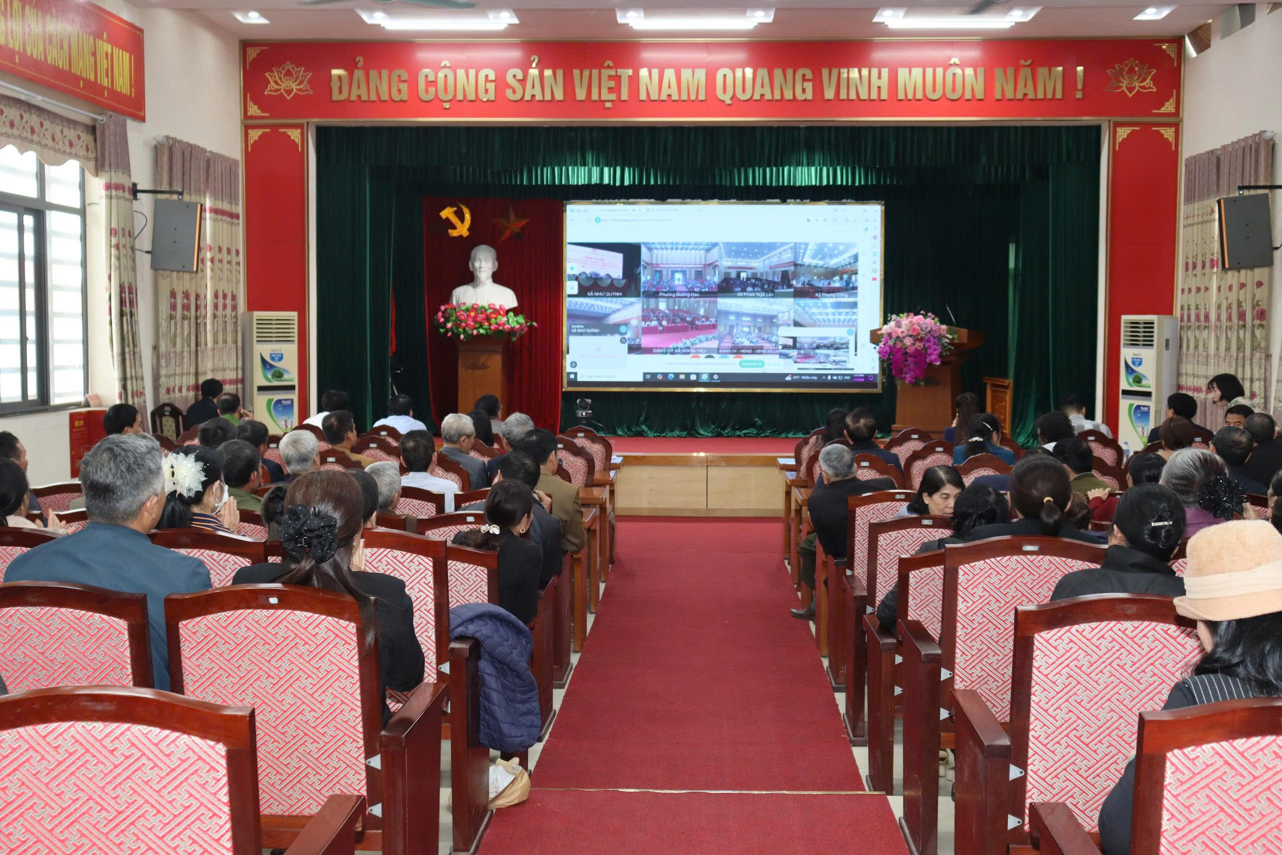 Hội nghị tiếp xúc cử tri của người ứng cử đại biểu Quốc hội khóa XVI tại đơn vị bầu cử số 1