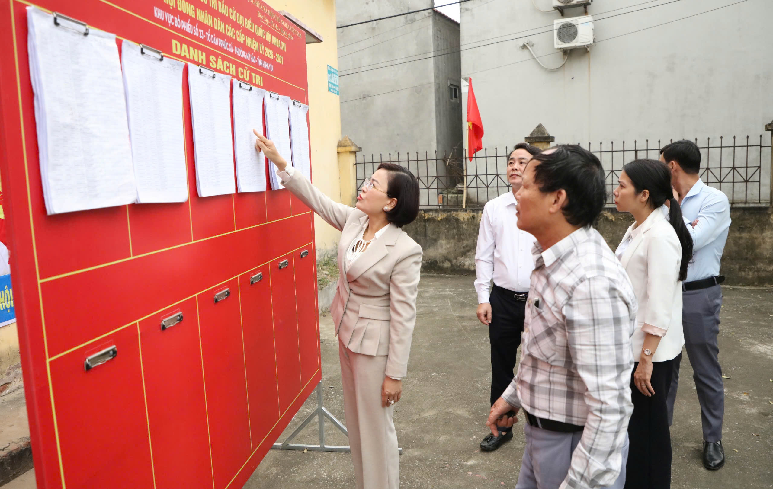 Kiểm tra công tác chuẩn bị bầu cử tại phường Mỹ Hào