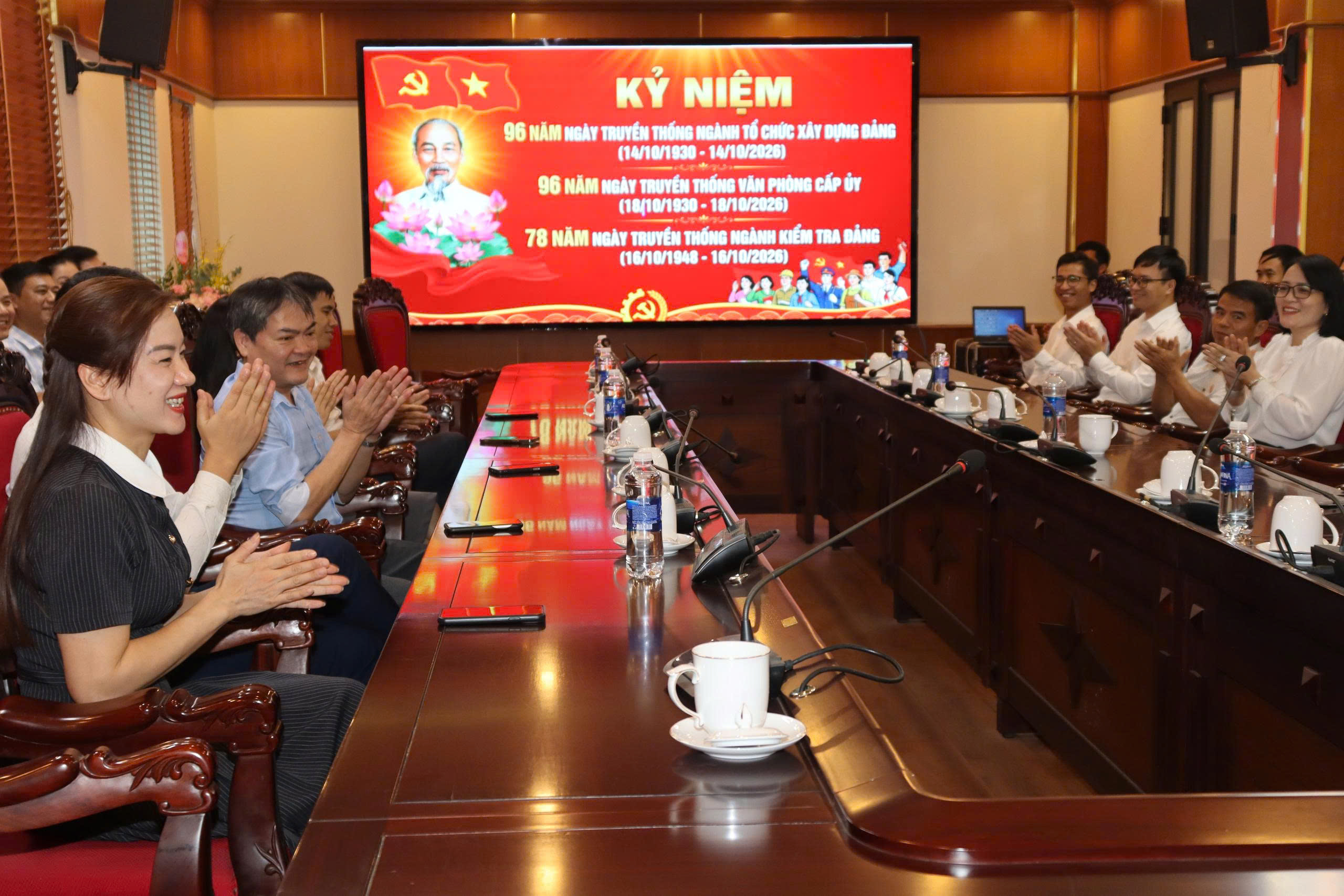 Phường Mỹ Hào gặp mặt, chúc mừng các cơ quan tham mưu, giúp việc của Đảng và các tổ chức chính trị - xã hội nhân dịp ngày truyền thống