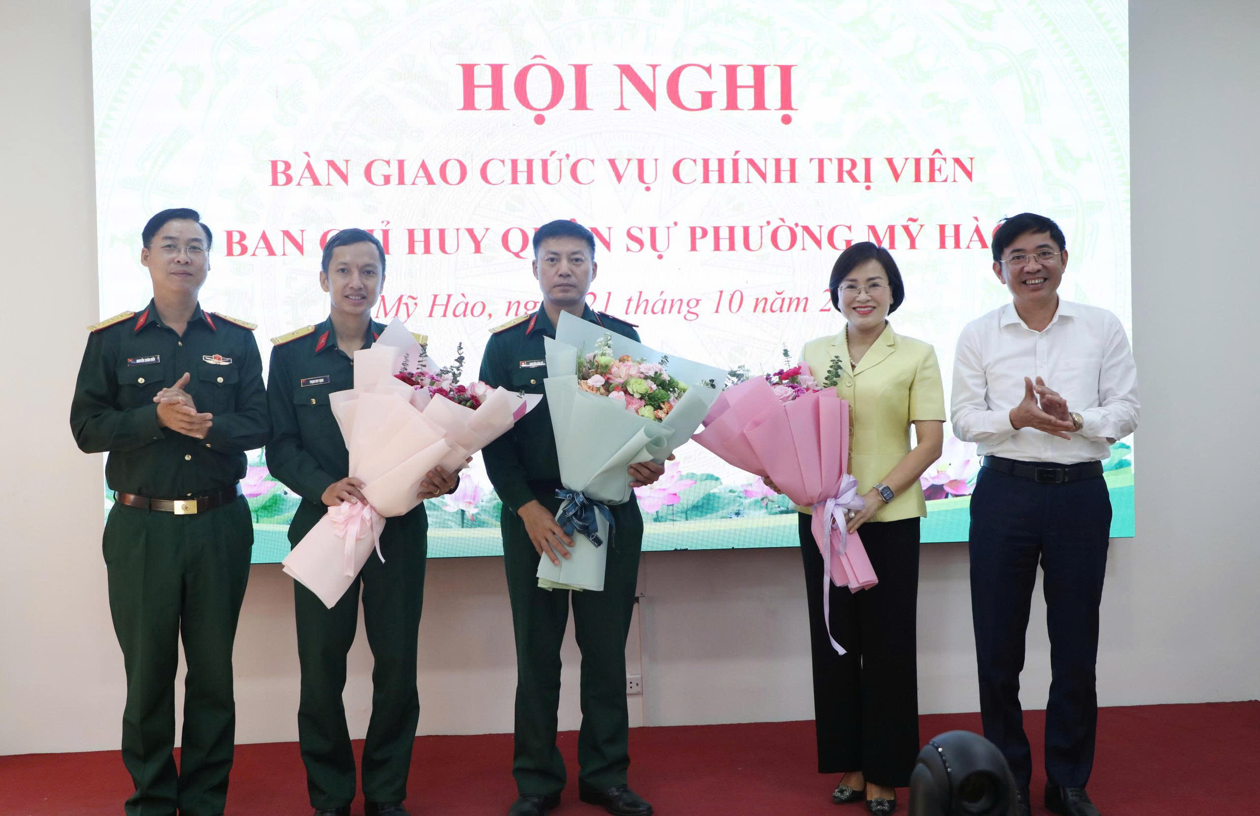 Phường Mỹ Hào tổ chức hội nghị bàn giao chức vụ Chính trị viên Ban Chỉ huy Quân sự phường
